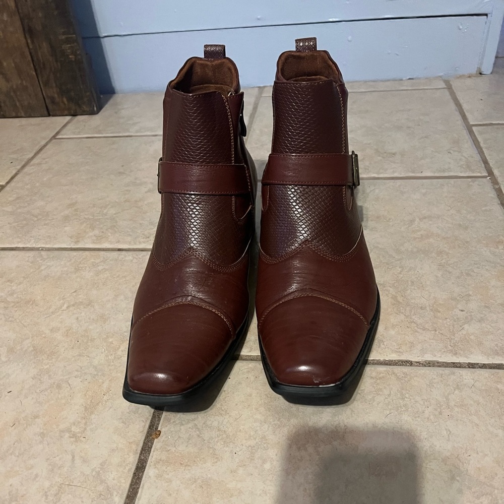 Men’s leather boots